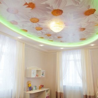 Soffitto teso con stampa fotografica di margherite