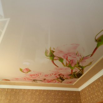 Soffitto teso con stampa fotografica in camera da letto