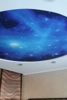 Soffitto teso con stampa fotografica del cielo stellato