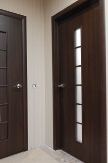Porta interna scura in MDF