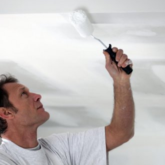 Reparieren Sie kleine Risse in der Decke