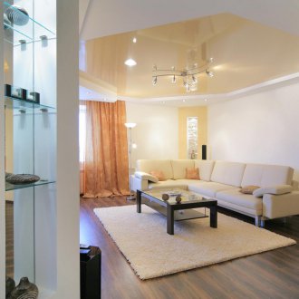 Il soffitto di Krusciov con un lampadario