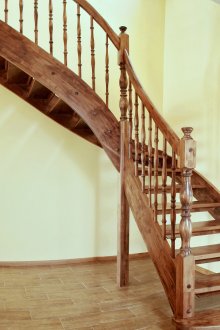 Swivel wooden staircase