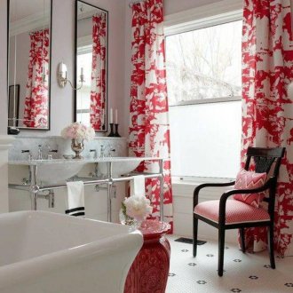 Kırmızı banyo perdeleri