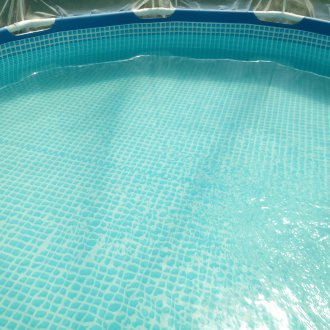 Limpiar la piscina con verde