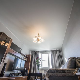 Satin ceiling in the living room