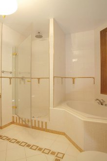 Satin ceiling in the bathroom