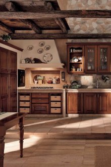 Combined rustic-style kitchen and dining room