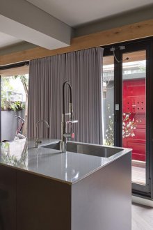 Automatic kitchen door