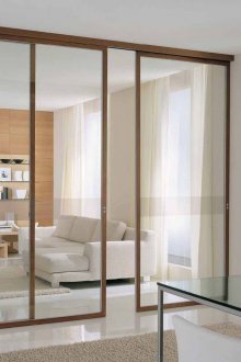 Automatic glass door