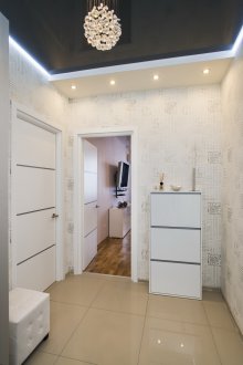 Soyut bir baskı ile koridor için duvar kağıdı