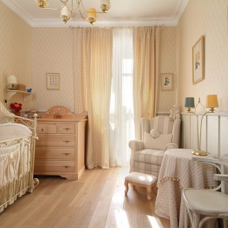 Beige gardiner i barnehagen