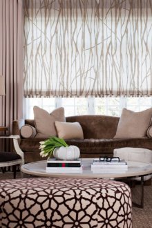 Roman curtains with a pattern