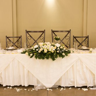 Kumaş ve çiçekler ile DIY masa dekor