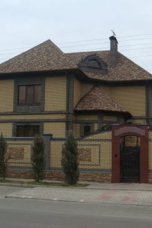 Fachada de ladrillo amarillo