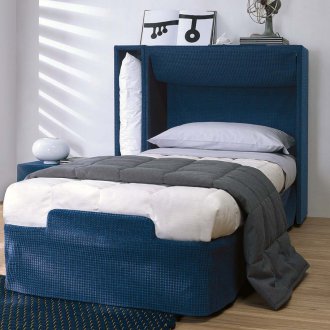 Piccolo letto blu