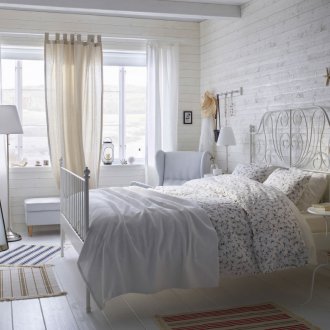 Beschlagene Möbel für ein Schlafzimmer