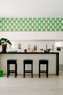 Tubos de pared en la cocina.