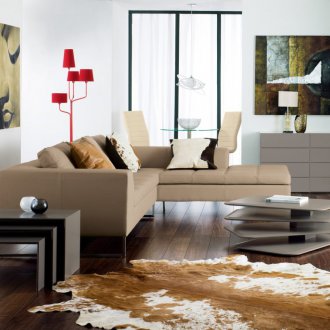 Sofa kulit berwarna coklat