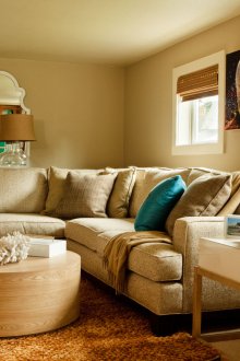 Sofa berwarna dengan kain jubah jacquard