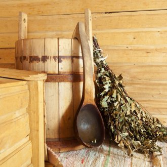 Le balai pour un bain est de la chaux