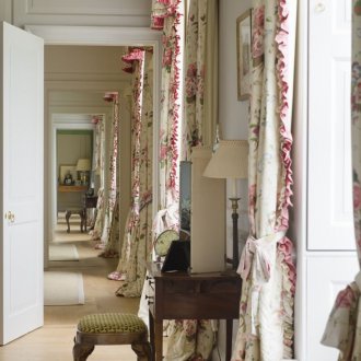 Curtains for giving with a lambrequin