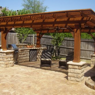 Gartenlaube mit Grill