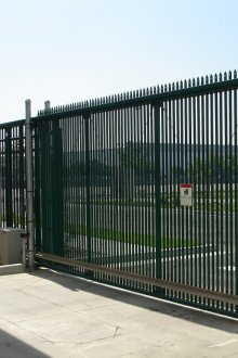 Puertas verticales de acero