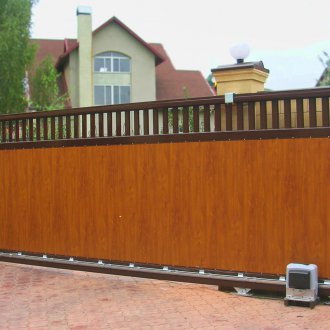 Wooden pendant gate