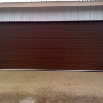 Hanging brown gate