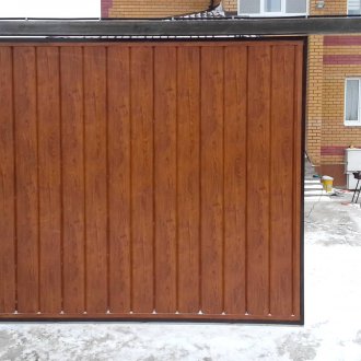 Overhead sliding gate