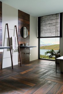 Tavola massiccia in bagno