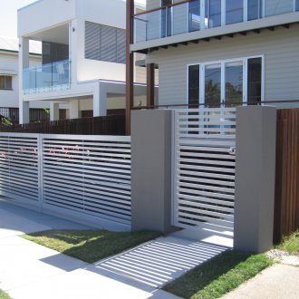 Cantilever gate made of metal