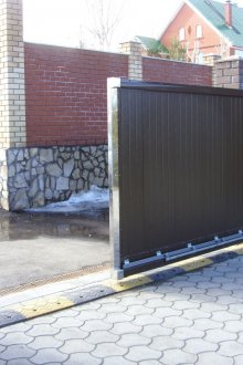 Cantilever gates from corrugated board