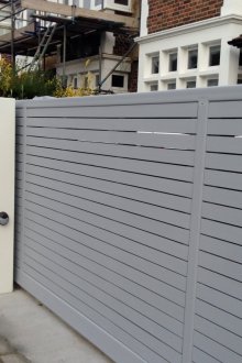 Gray cantilever gate