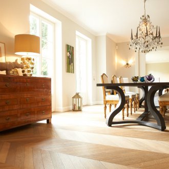 Árvore de Natal em parquet em estilo moderno