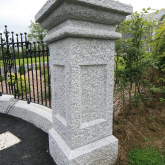 Pilares para puertas de granito.