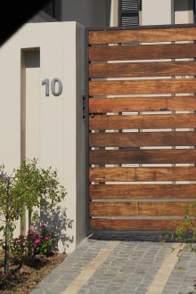 Pilares para puerta en estilo modernista