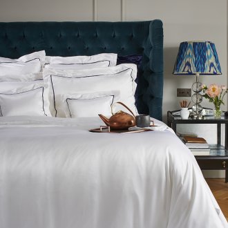 Silk bedding with piping