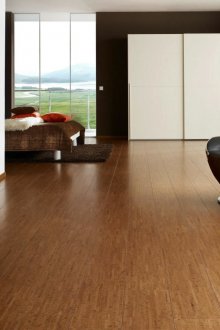 Yatak odasında mantar laminat
