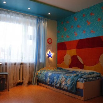 Tappeto sul muro nella stanza dei bambini