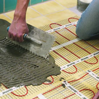 Coupler of a heat-insulated floor under linoleum