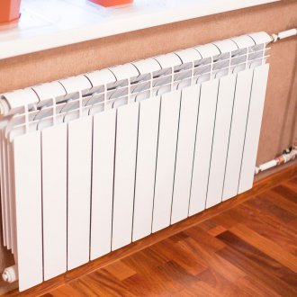 Installation af en bimetallisk radiator