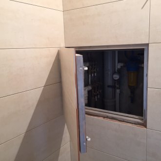 Plasterboard plumbing hatch