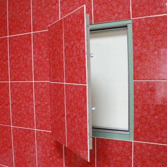Plumbing hatch in the wall