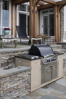 Verandada taş karşı karşıya