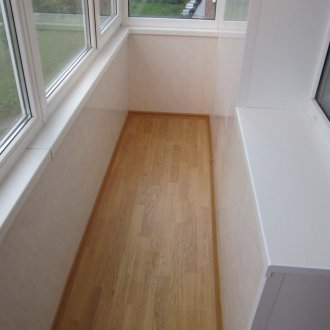 Laminate oak on the balcony