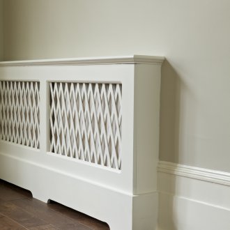 Floor radiator with grill