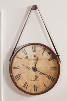 Hölzerne Wanduhr