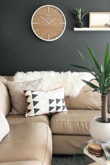 Umweltfreundliche Wanduhr im Wohnzimmer